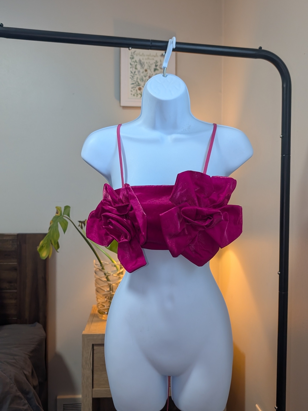3D Floral Appliqué Crop Top - Women